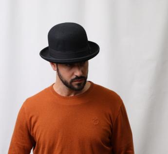 Chapeau melon noir. Les plus amusants