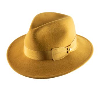 Chapeau Fedora jaune sable avec chaine dorée - Brentiny Paris